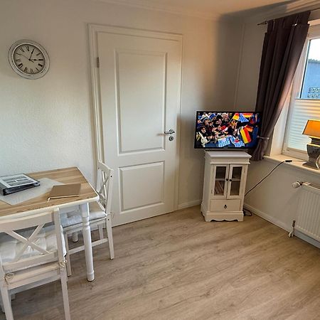 הוסום Ferienwohnung „Ole Karkenwech“ Husum-Roedemis מראה חיצוני תמונה