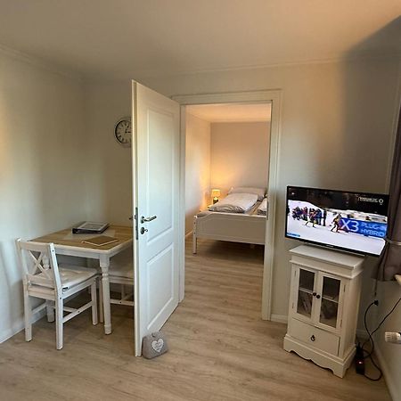 הוסום Ferienwohnung „Ole Karkenwech“ Husum-Roedemis מראה חיצוני תמונה